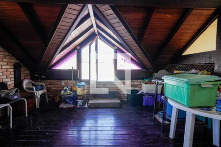 Casa à venda com 320m², 5 quartos e 3 vagas Casa à venda com 320m², 5 quartos e 3 vagascobertura