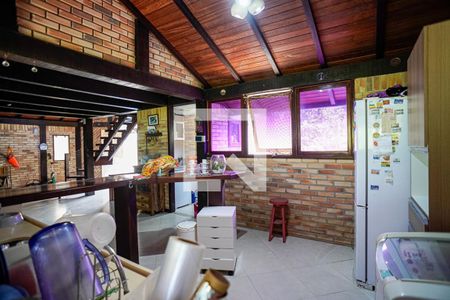 Casa à venda com 320m², 5 quartos e 3 vagas Casa à venda com 320m², 5 quartos e 3 vagasCozinha