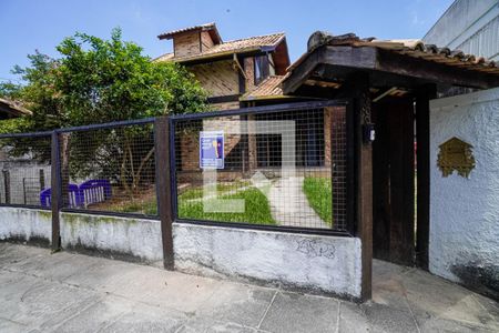 Casa à venda com 320m², 5 quartos e 3 vagas Casa à venda com 320m², 5 quartos e 3 vagasEntrada