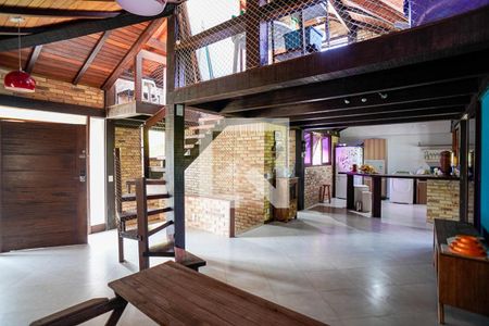 Sala de casa à venda com 5 quartos, 320m² em Badu, Niterói