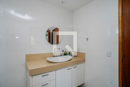 Casa à venda com 320m², 5 quartos e 3 vagas Casa à venda com 320m², 5 quartos e 3 vagasBanheiro da Suíte