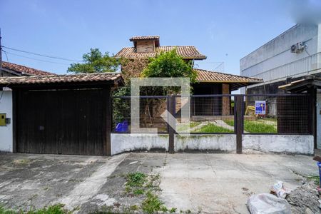 Casa à venda com 320m², 5 quartos e 3 vagas Casa à venda com 320m², 5 quartos e 3 vagasFachada