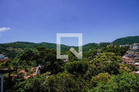 Casa à venda com 320m², 5 quartos e 3 vagas Casa à venda com 320m², 5 quartos e 3 vagasvista do terraço
