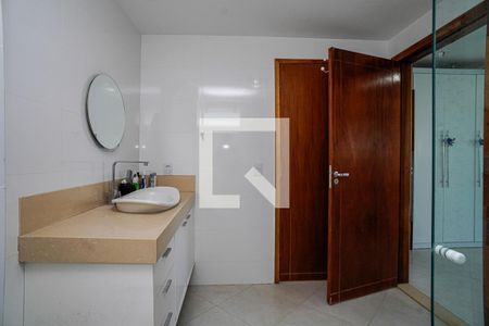 Casa à venda com 320m², 5 quartos e 3 vagas Casa à venda com 320m², 5 quartos e 3 vagasBanheiro da Suíte