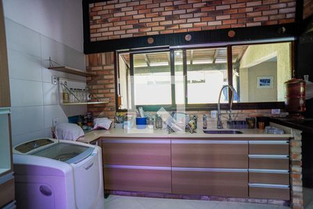 Casa à venda com 320m², 5 quartos e 3 vagas Casa à venda com 320m², 5 quartos e 3 vagasCozinha