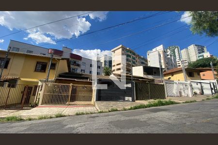 Casa para alugar com 105m², 3 quartos e 2 vagasFachada