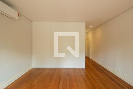 Casa à venda com 4 quartos, 420m² em Alto de Pinheiros, São Paulo
