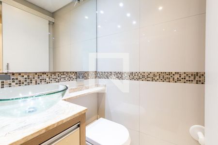 Banheiro Social de apartamento para alugar com 2 quartos, 71m² em Parolin, Curitiba