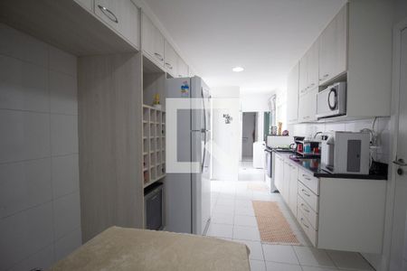 Apartamento para alugar com 243m², 3 quartos e 2 vagas Apartamento para alugar com 243m², 3 quartos e 2 vagasCozinha e Área de Serviço