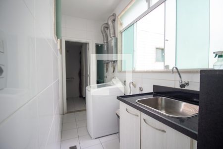 Apartamento para alugar com 243m², 3 quartos e 2 vagas Apartamento para alugar com 243m², 3 quartos e 2 vagasCozinha e Área de Serviço
