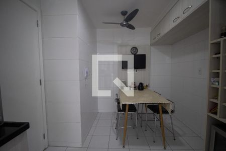 Apartamento para alugar com 243m², 3 quartos e 2 vagas Apartamento para alugar com 243m², 3 quartos e 2 vagasCozinha e Área de Serviço