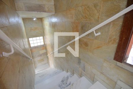 Casa à venda com 300m², 5 quartos e 3 vagasEscadas