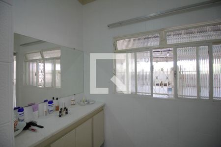 Casa à venda com 300m², 5 quartos e 3 vagasBanheiro da suite