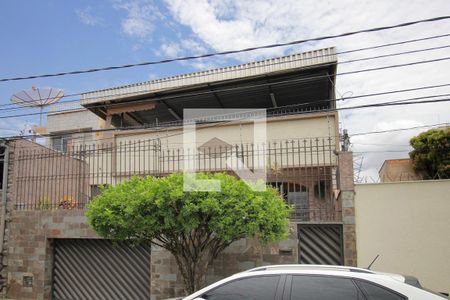 Casa à venda com 300m², 5 quartos e 3 vagasFachada