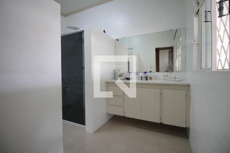 Casa à venda com 300m², 5 quartos e 3 vagasBanheiro da suite