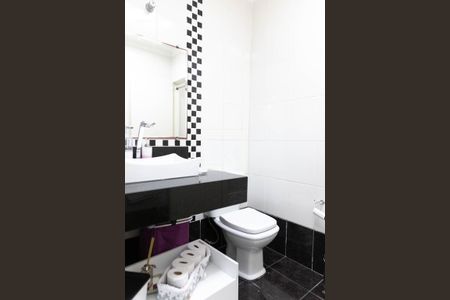 Casa à venda com 253m², 3 quartos e 7 vagasBanheiro do Quarto 1