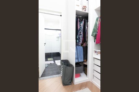 Casa à venda com 253m², 3 quartos e 7 vagasBanheiro do Quarto 1