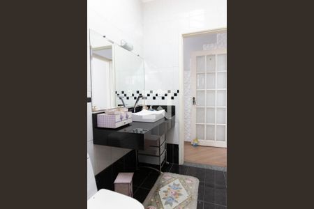 Casa à venda com 253m², 3 quartos e 7 vagasBanheiro Social