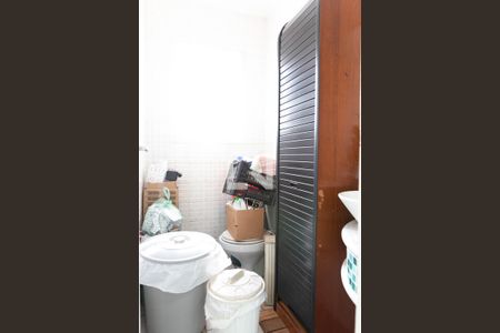 Casa à venda com 253m², 3 quartos e 7 vagasBanheiro de serviço