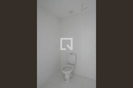 Banheiro de kitnet/studio para alugar com 1 quarto, 18m² em Vila Moraes, São Paulo