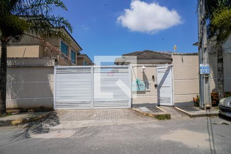 Casa de condomínio à venda com 120m², 3 quartos e 2 vagas Casa de condomínio à venda com 120m², 3 quartos e 2 vagasEntrada