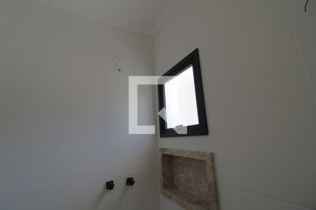 Casa à venda com 100m², 3 quartos e 2 vagasÁrea do chuveiro banheiro da suíte