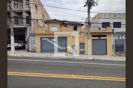 Casa à venda com 512m², 4 quartos e 2 vagas Casa à venda com 512m², 4 quartos e 2 vagasFachada