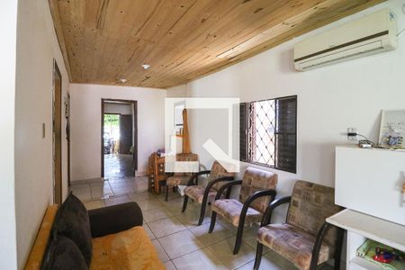 Sala de casa à venda com 2 quartos, 486m² em Vila Nova, Porto Alegre