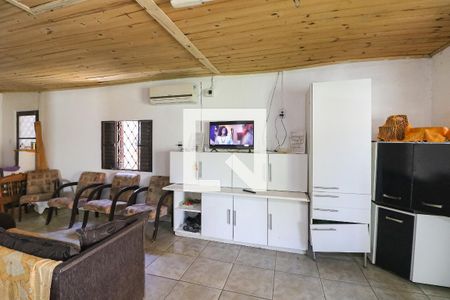 Sala de casa à venda com 2 quartos, 486m² em Vila Nova, Porto Alegre