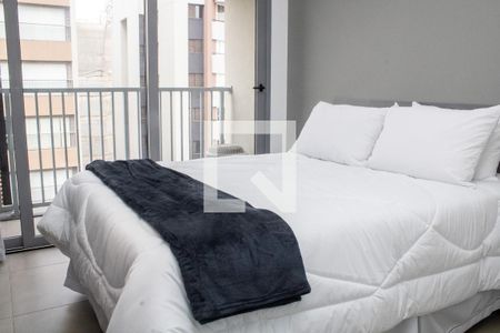 Quarto, cama de casal e terraço  de kitnet/studio para alugar com 1 quarto, 22m² em Indianópolis, São Paulo