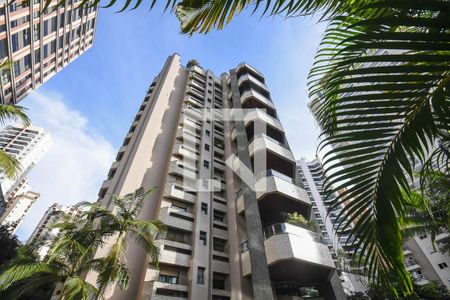 Apartamento para alugar com 255m², 3 quartos e 3 vagasFachada