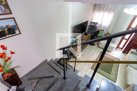 Casa de condomínio à venda com 88m², 2 quartos e 1 vagaEscada