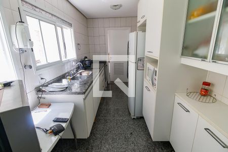 Casa de condomínio para alugar com 180m², 4 quartos e 5 vagasCozinha - Armários