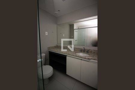 Banheiro de kitnet/studio para alugar com 1 quarto, 27m² em Partenon, Porto Alegre