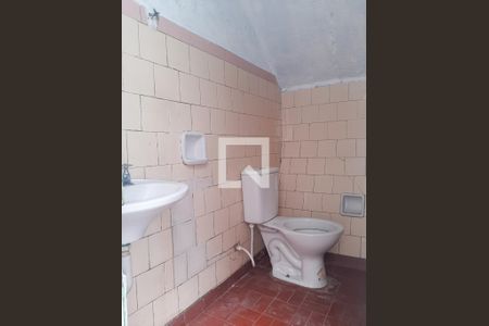 Casa para alugar com 30m², 1 quarto e sem vaga Casa para alugar com 30m², 1 quarto e sem vagaBanheiro