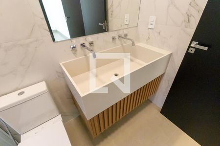 Banheiro da suíte 1 de casa de condomínio à venda com 3 quartos, 282m² em Swiss Park, Campinas