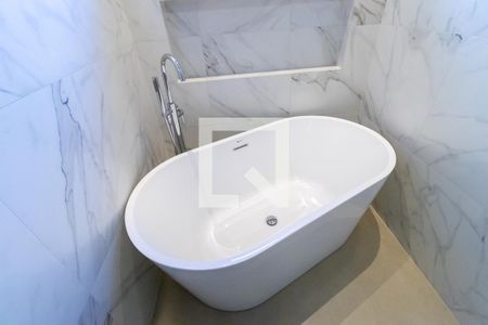 Casa de condomínio à venda com 282m², 3 quartos e 4 vagasBanheiro da suíte 1