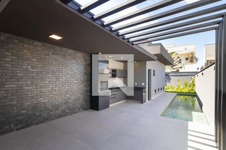 Casa de condomínio à venda com 282m², 3 quartos e 4 vagasQuintal