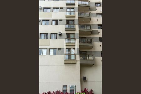 Apartamento para alugar com 65m², 2 quartos e 1 vagaÁrea comum - Fachada do Bloco