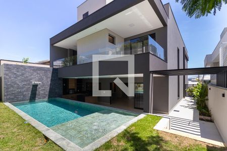 Casa de condomínio à venda com 383m², 4 quartos e 4 vagasQuintal