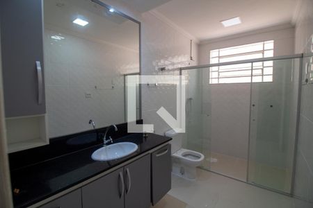 Banheiro de casa para alugar com 3 quartos, 230m² em Granja Julieta, São Paulo