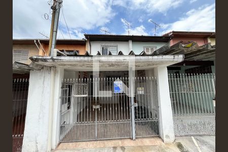Casa à venda com 120m², 3 quartos e 1 vaga Casa à venda com 120m², 3 quartos e 1 vagaFachada