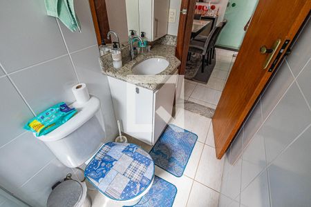 Banheiro de casa de condomínio para alugar com 2 quartos, 160m² em Jaqueline, Belo Horizonte