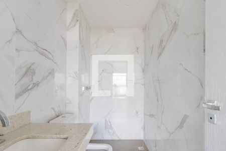 Banheiro de kitnet/studio à venda com 1 quarto, 29m² em Petrópolis, Porto Alegre