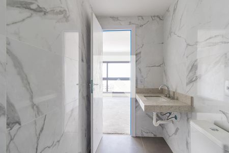 Banheiro de kitnet/studio à venda com 1 quarto, 29m² em Petrópolis, Porto Alegre