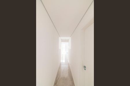 Corredor de apartamento à venda com 2 quartos, 70m² em Santa Maria, Santo André