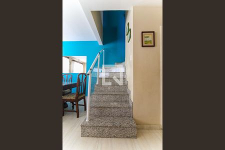 Escada de casa à venda com 3 quartos, 90m² em Parque Monte Alegre, Taboão da Serra