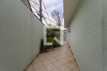 Casa para alugar com 220m², 2 quartos e 3 vagas Casa para alugar com 220m², 2 quartos e 3 vagasCorredor externo