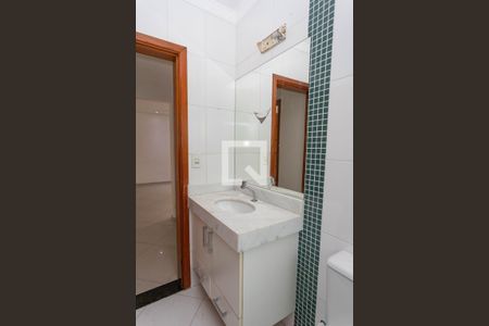 Casa para alugar com 220m², 2 quartos e 3 vagas Casa para alugar com 220m², 2 quartos e 3 vagasBanheiro social