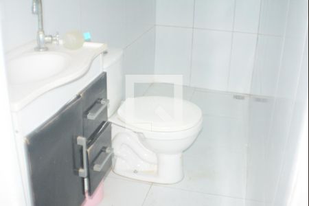 Banheiro de casa de condomínio para alugar com 1 quarto, 60m² em Cabula Vi, Salvador